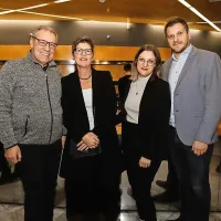Legendarni igralec Aleš Valič, direktorica SNG Nova Gorica Mirjam 
Drnovšček, dramaturginja Tereza Gregorič in umetniški vodja 
Marko Bratuš.