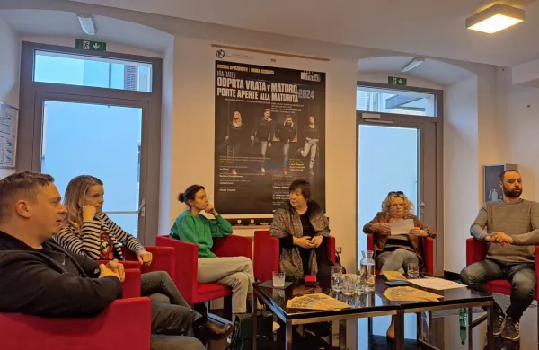 Na novinarski konferenci so o predstavi spregovorili igralci Luka 
Cimprič, Tjaša Hrovat in Anja Drnovšek, dramaturginja Ira Ratej, 
direktorica in umetniška vodja Gledališča Koper Katja Pegan ter 
predstavnik za stike z javnostjo Matej Sukič. 