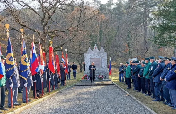 Na spominski slovesnosti ob napadu v Dovcah je kot slavnostna 
govornica nastopila zgodovinarka Kaja Širok. 