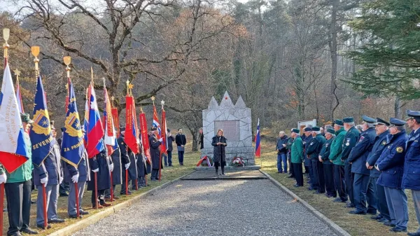 Na spominski slovesnosti ob napadu v Dovcah je kot slavnostna 
govornica nastopila zgodovinarka Kaja Širok. 