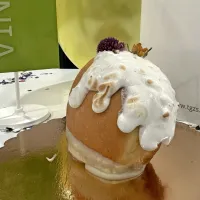 Najbolj inovativen krof s slivovim polnilom, meringo piva in 
suhega cvetja