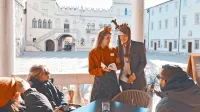Člani pesniškega kolektiva Pero Srce bodo obiskovalce koprske 
kavarne Loggia “pocrtali” s poezijo. 