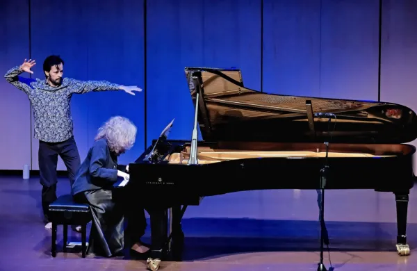 Pianistki Aleksandri Pavlovič se je na odru pridružil še slovaški plesalec Milan Tomášik.