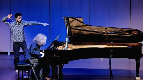 Pianistki Aleksandri Pavlovič se je na odru pridružil še slovaški plesalec Milan Tomášik.