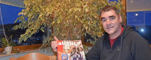 Rafko Marinič z italijanskim atletskim letopisom za leto 1992, ko je 
dvakrat  odtekel  državni rekord na 800 metrov.