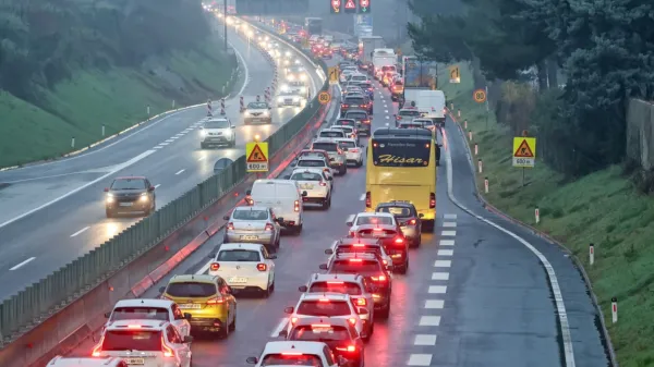 Pri tem da bi še bolje izkoristila prednosti svoje geostrateške lege, 
Primorsko  ovirajo predvsem omejitve  na področju prometne 
infrastrukture.