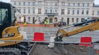Na obeh straneh trga že menjajo komunalno infrastrukturo, nato se bodo lotili še  prenove trga in bližnje 
okolice. 