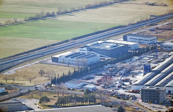 Občina namerava v  industrijski  coni Gobi od Kolektorja CPG kupiti 
0,6 hektara veliko zemljišče za povezovalno cesto. 