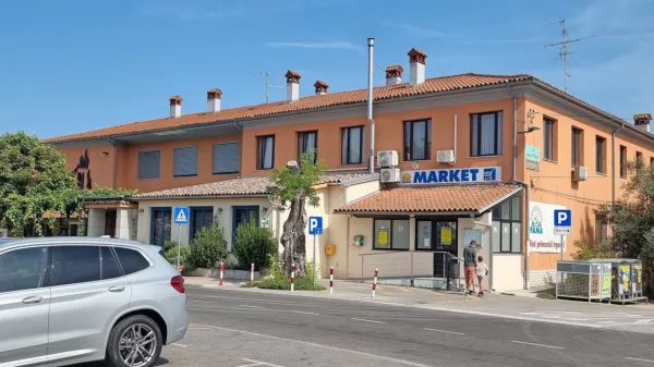 Trgovska podjetja, ki imajo markete na podeželju, apelirajo na 
krajevne skupnosti in domačine, naj več nakupov opravijo pri njih, 
sicer  se jim računica ne bo izšla in bodo prisiljeni zapirati.