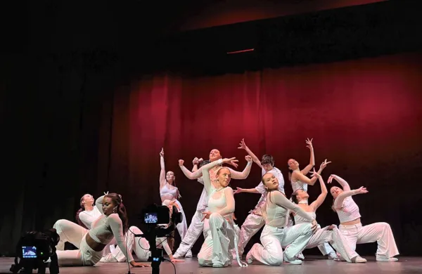 Plesna predstava nosi naslov Celestial, kar v prevodu pomeni 
“nebeško”.