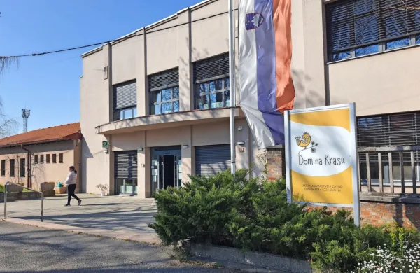 Na Ministrstvu za solidarno prihodnost načrtujejo, da bo proces 
deinstitucionalizacije Doma na Krasu končan do konca leta 
2025.