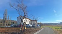 Stavba na Železniški cesti 1 na Serminu, kamor se je preselila 
občinska uprava, saj je prostor na Regentovi cesti namenjen 
novemu zdravstvenemu domu. 
