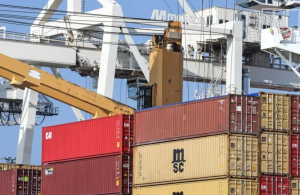 Toženi nekdanji luški nadzorniki pričakujejo, da  bo vrhovno 
sodišče  reviziji  ugodilo in zadevo  vrnilo  v  ponovno  odločanje.