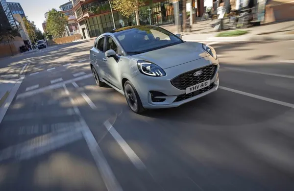 Prenovljena Ford puma na slovenske ceste pripelje v sredini 
letošnjega leta.