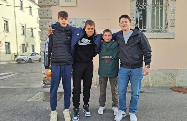 Mladi Koprčani, osnovnošolski prijatelji, so se odločili za vpis v 
ekonomsko in splošno gimnazijo. 