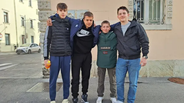 Mladi Koprčani, osnovnošolski prijatelji, so se odločili za vpis v 
ekonomsko in splošno gimnazijo. 