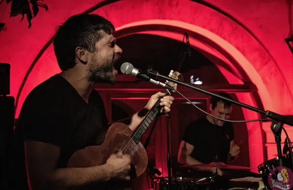 Nemeček so stari znanci primorske publike. Pred leti so namreč 
nastopili v atriju koprske Pretorske palače.