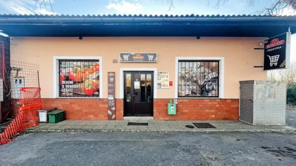 V ponedeljek bo znano, ali trgovina v Križu ostaja ali jo bodo 
zaprli.