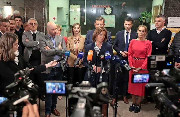Tanja Fajon še ne razkriva, ali bo spet kandidirala za predsednico 
SD. 