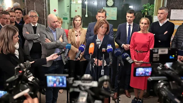 Tanja Fajon še ne razkriva, ali bo spet kandidirala za predsednico 
SD. 