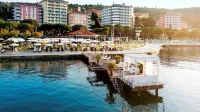 Piranska občina želi za uporabo plaže Meduza podeliti koncesijo in 
pričakuje malo manj kot 100.000 evrov na leto. 