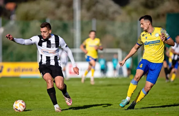 V Rogaški Slatini je bilo jeseni 0:1: levo je prvi strelec domačih Nejc Gradišar, ki zdaj igra na Madžarskem,  desno pa trenutno poškodovani Franjo 
Prce. 