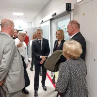 Novi center sta si včeraj ogledala ministrica za zdravje Valentina  
Prevolnik Rupel in predsednik vlade Robert Golob.