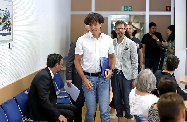 Svet Radiotelevizije Slovenija ni potrdil predloga predsednika 
uprave Zvezdana Martića, da članica uprave postane Tina Gruden 
Marucelj.