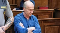 Dokazi v sodnem  spisu  govorijo proti  obtoženemu  Adrianu  
Petelinu.  