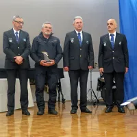 Srečko Šestan in Samuel Kosmač (državni in regijski poveljnik CZ) 
sta toplo pozdravila najvišja nagrajenca CZ s Severne Primorske: 
Bojana Kopača in Edija Melinca.