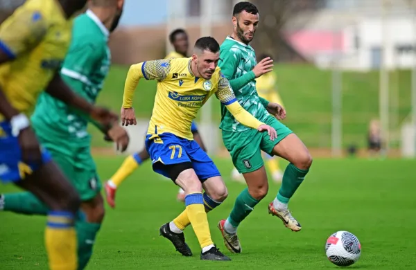 Enej Jelenič (št. 77) je po zgodnjem ljubljanskem zadetku hitro
izenačil in podal za drugi koprski gol.