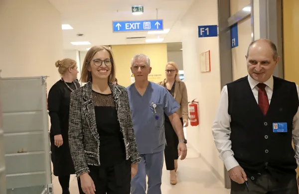 Ministrica za zdravje Valentina Prevolnik Rupel se je s strokovnim 
direktorjem SBI Tomažem Gantarjem in poslovnim direktorjem 
SBI Radivojem Nardinom pogovarjala o poteku stavke in izzivih, ki 
bolnišnico čakajo v prihodnosti. 