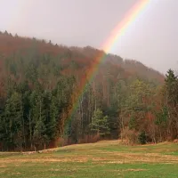 Mavrica je bila tokrat igra barv njihovega popolnega spektra.