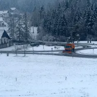 Na Idrijskem so, “prekaljeni” z zapravljanjem denarja za pluženje, 
v soboto vrgli na ceste nekaj deset tisoč evrov.