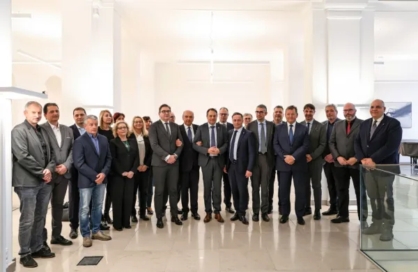 Podpisa pisma o nameri so se udeležili župani oziroma predstavniki obmejnih občin, pa tudi predstavniki deželnih in državnih 
oblasti z obeh strani meje.  