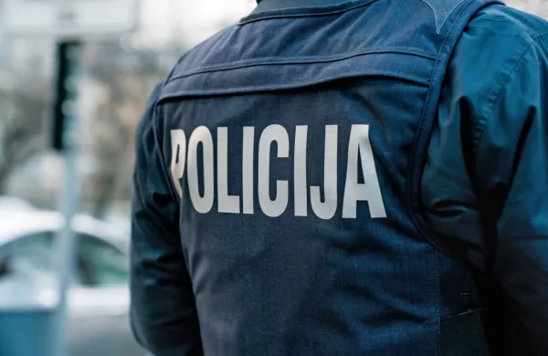 Koper: policisti ustavili 16-letnika za volanom