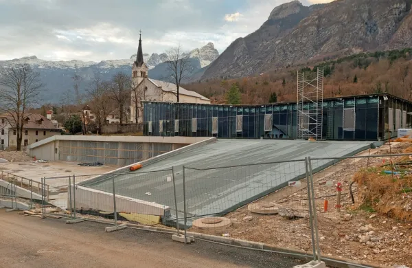 Bovčani pričakujejo, da bo športna dvorana dokončana do 
začetka novega šolskega leta.  