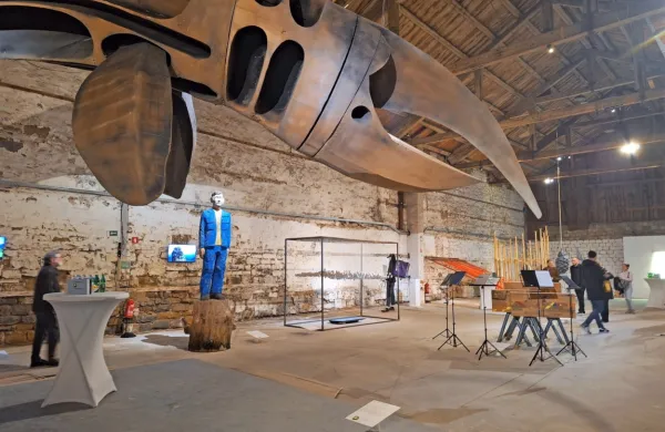 Razstava Dimenzije raziskuje nove prostorske razsežnosti nekdanjega skladišča soli Libertas.