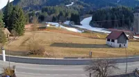 Na Trbižu, ki leži na 754 metrih nadmorske višine, je bila včeraj 
bela le umetno zasnežena proga. 