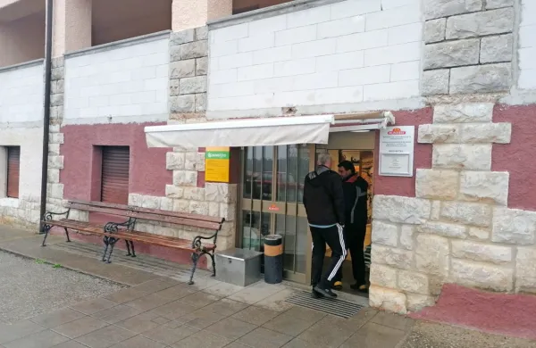 Trgovino so odprli šele pred tremi leti, a kot kaže, nima dovolj 
obiska. 