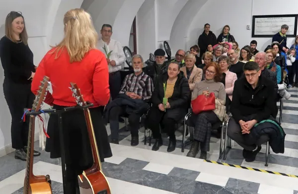 Na uvodni predstavitvi razstave so se Idrijčani zahvalili priseljencem, da so se jim predstavili, Muzeju in Vanji J. Strel pa za to, 
da  so jih k predstavitvi povabili.
