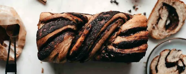 V vzhodni Evropi je priljubljen velikonočni kolač babka. 