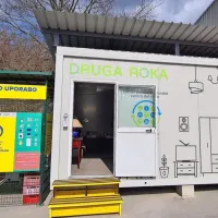 Druga roka zaenkrat domuje v zabojniku v Zbirnem centru 
Dragonja. 