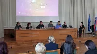 Internet ne pozabi, so posvarili govorniki na včerajšnji okrogli mizi 
o medvrstniškem nasilju in sovražnem govoru na spletu v Novi 
Gorici.   