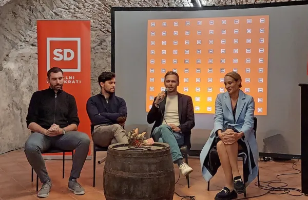 Med kandidati za podpredsednika stranke so (z leve) Alen Červ,
Luka Goršek, Damijan Zrim in Meira Hot.
