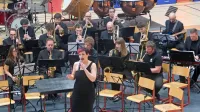 Jazz  punt big band z energično vokalistko Tanjo Srednik.