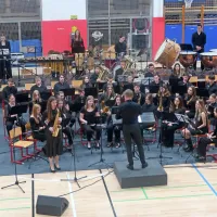 Obetavni orkester Burja Ajdovščina z najmlajšimi glasbeniki.