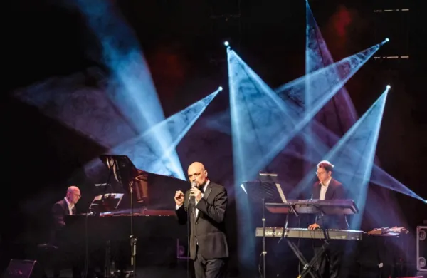 Benku in Hladniku se je tokrat na odru pridružil tudi pianist Igor 
Vičentič