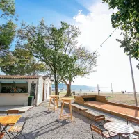 Lokali na plaži: ankaranska občina se ne bo več igrala gostinca