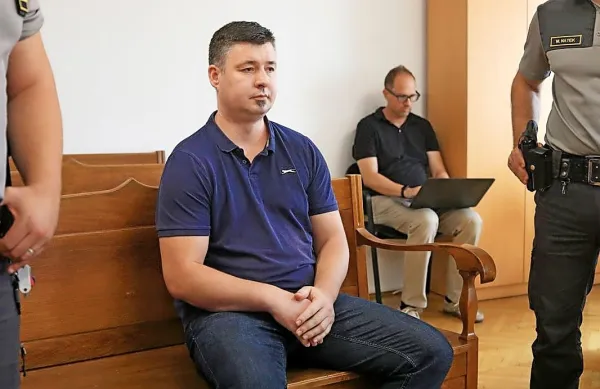 Silvo Drevenšek je prvi obsojenec pri nas, ki mu je bila izrečena 
dosmrtna ječa.